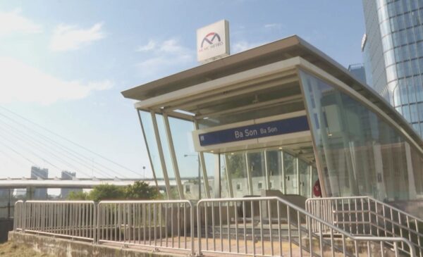 Ga Metro Ba Son Sau Hơn 1 Năm Vận Hành: Giá Vinhomes Golden River Đã Tăng Bao Nhiêu?