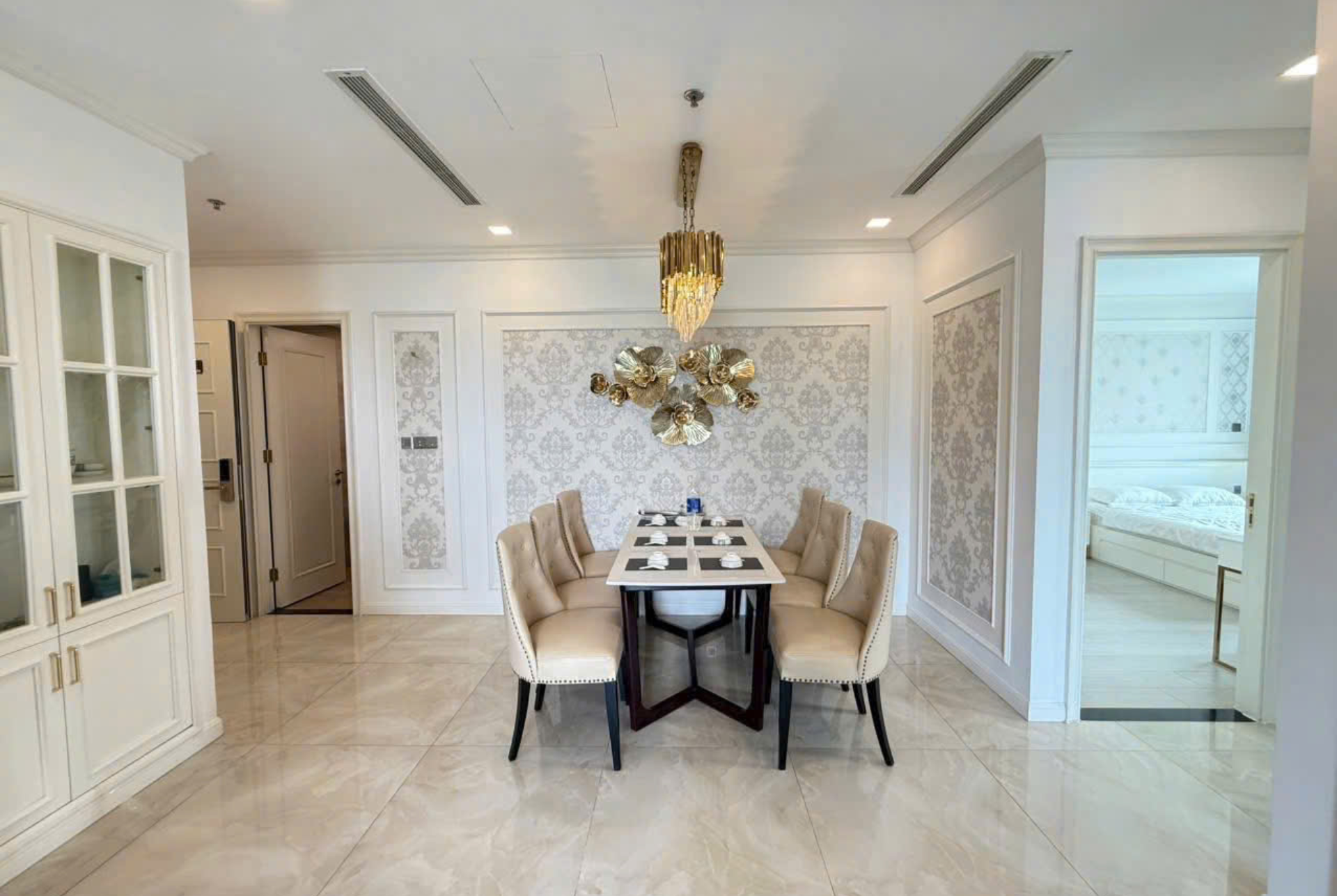 Cho thuê căn hộ 3 phòng ngủ Aqua 1 full nội thất cao cấp, view trực diện sông, Landmark 81